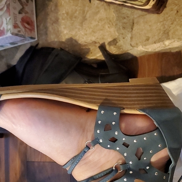 Beautiful sandals blue size 9W - Picture 5 of 6